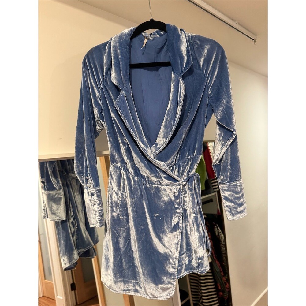 Womens Blue Velvet Blazer Romper Size M Long Sleeve Wrap Tie Waist V-Neck